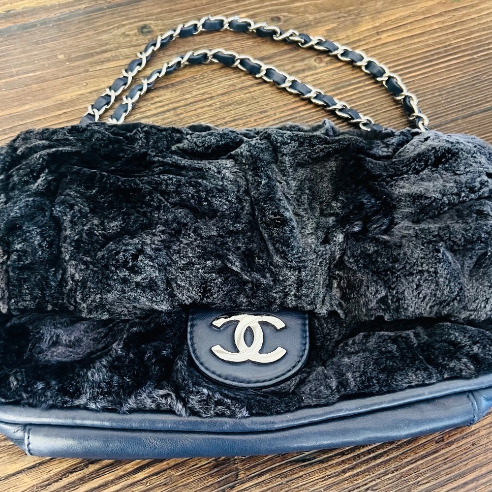 Authentic Chanel - Lapin Rabbit Fur and Leather Classic Single Flap Handbag - Picture 3 of 16